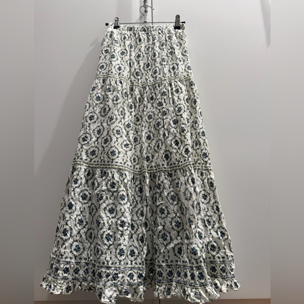 MAX STUDIO LONDON pull-on tiered maxi skirt.